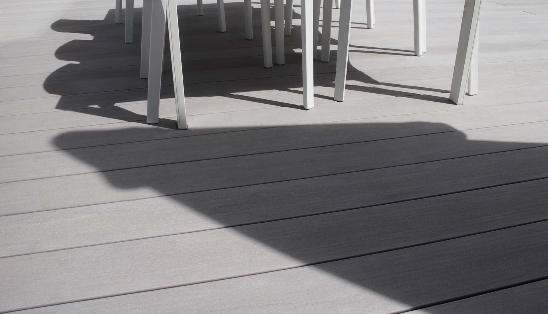 Edle Balkonbretter aus Premium Holz & Kunststoff