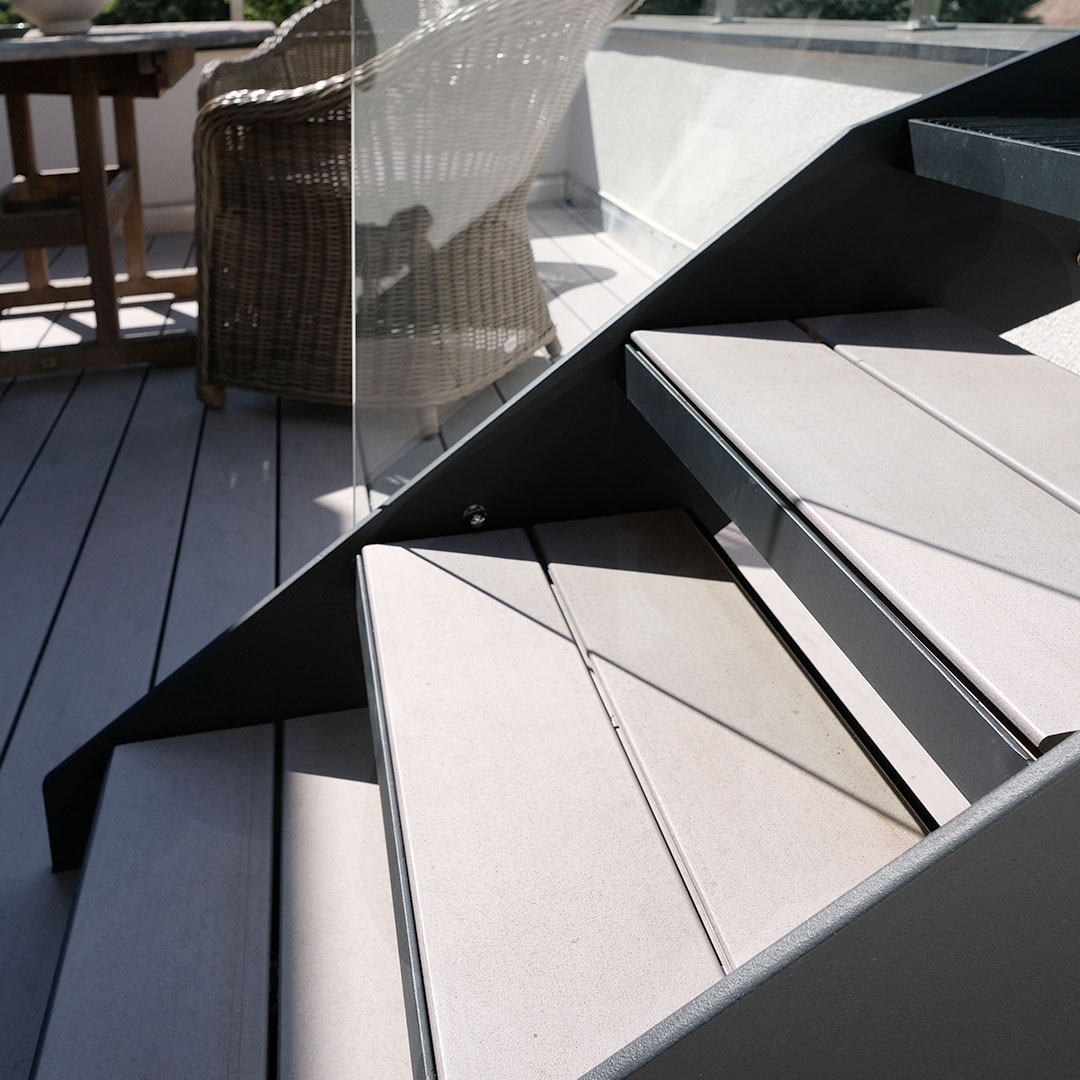 Treppenstufen aus WPC Terrassendielen verschiedene Beispiele
