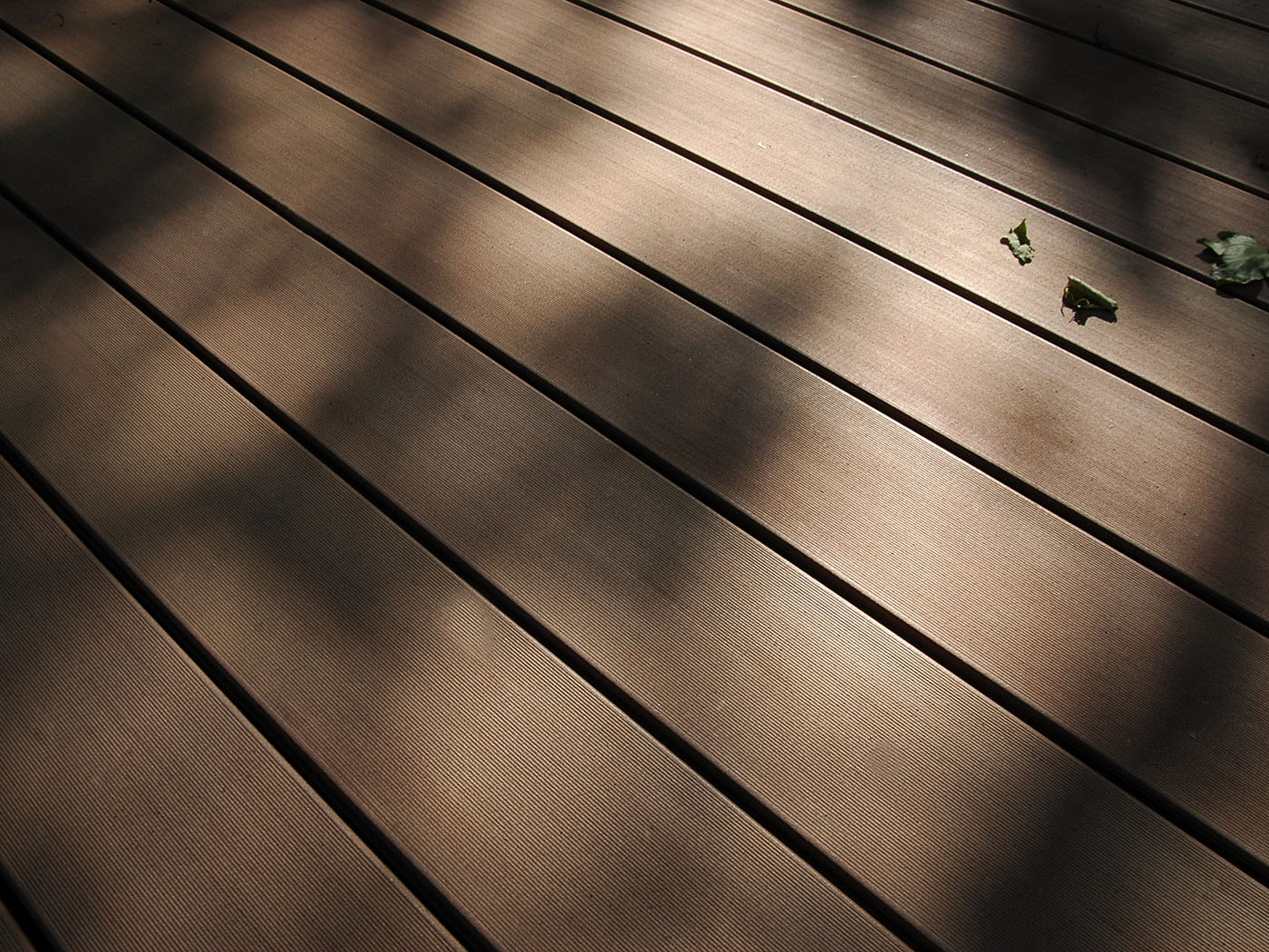Was ist WPC? Wetterfeste Terrassendielen aus Holz und Kunststoff