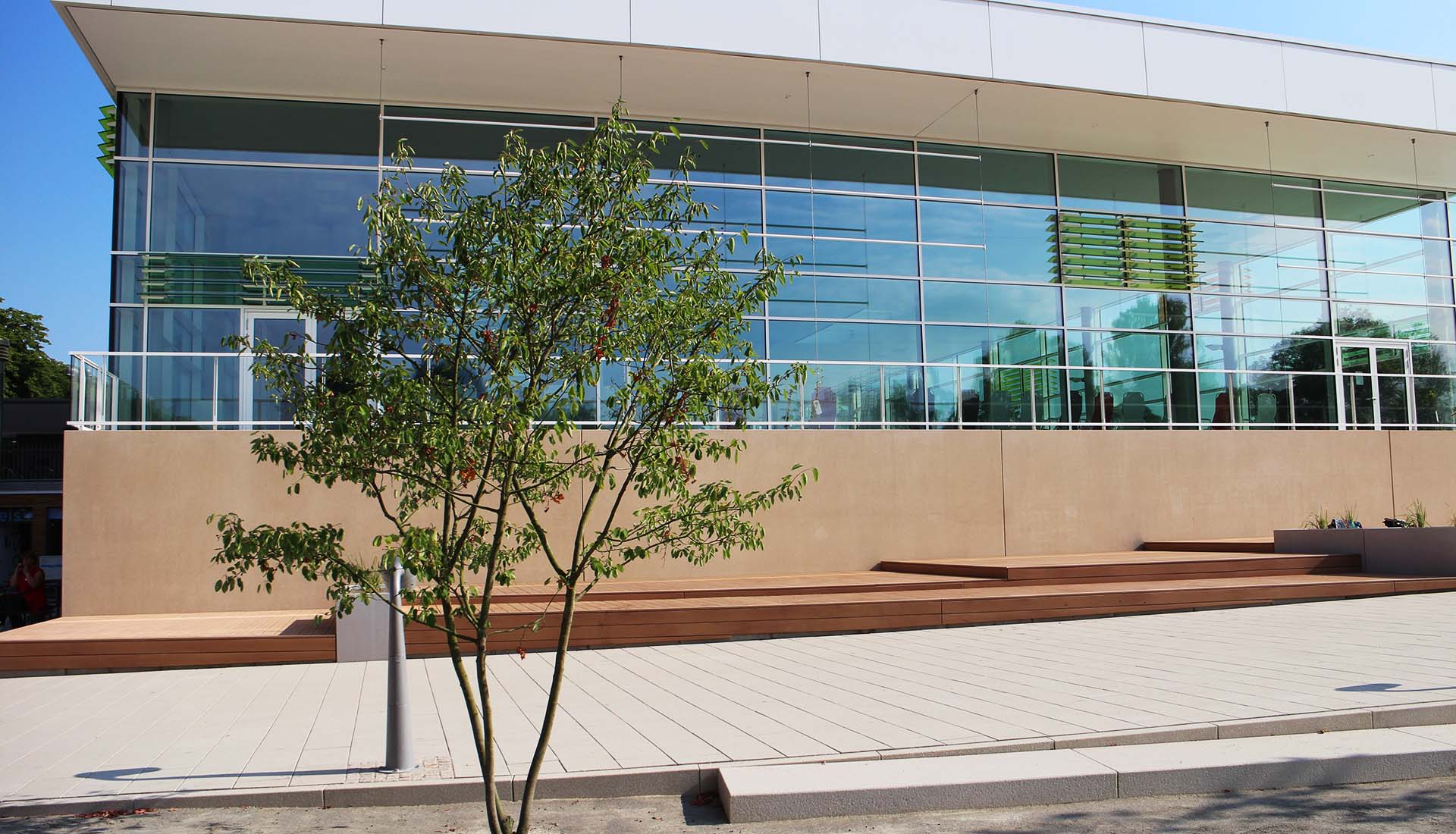 Wetterfeste Terrassendielen aus Holz + Kunststoff