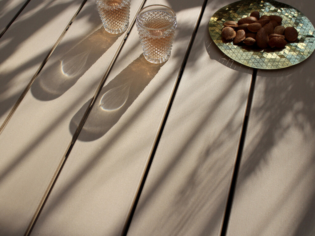 Wetterfeste Terrassendielen aus Holz + Kunststoff