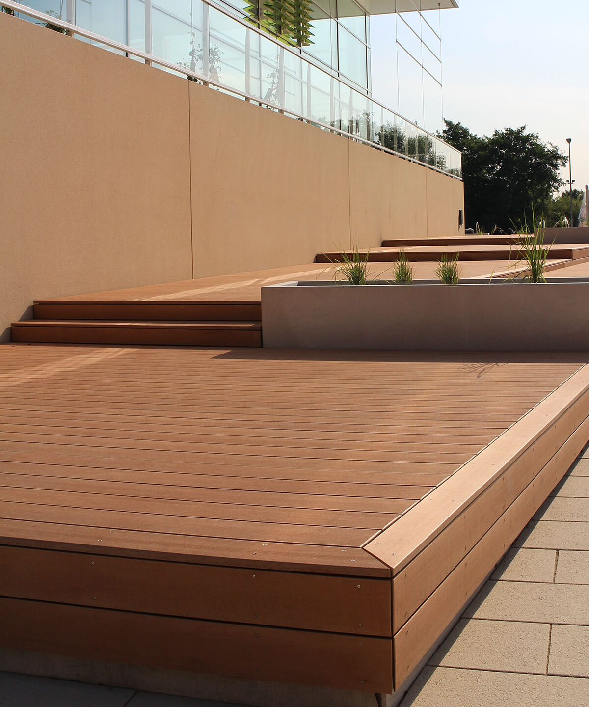 Die optimale Verlegerichtung auf der Terrasse oder dem Balkon