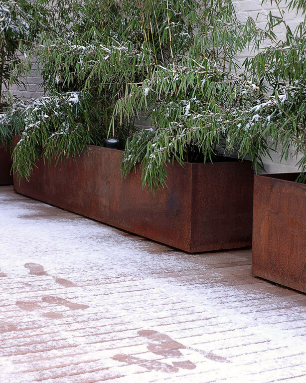 Wetterfeste Terrasse nach Schneefall - beständig und schön zu allen Jahreszeiten