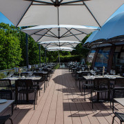 Terrasse mit WPC Dielen im Restaurant