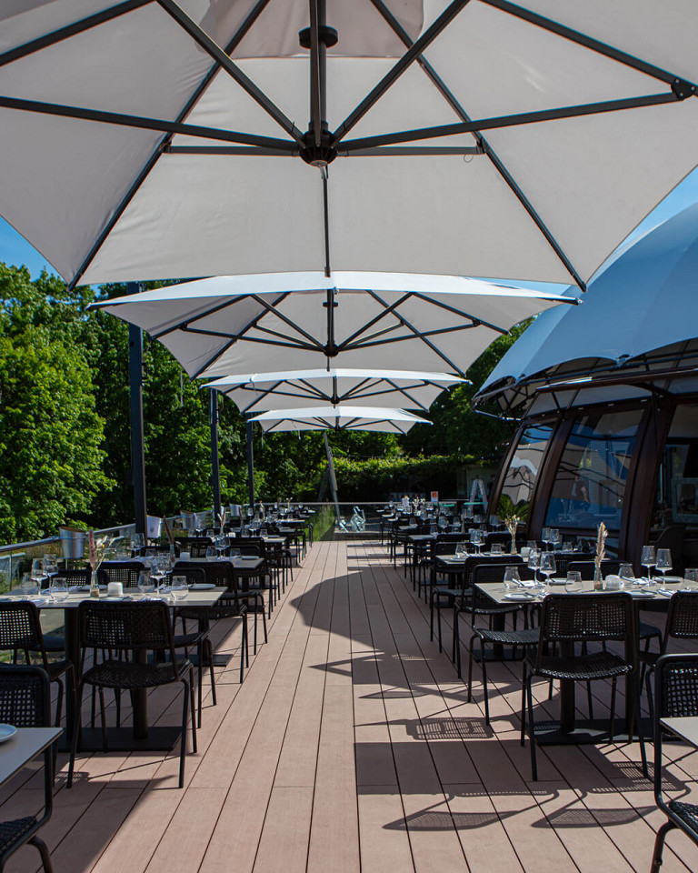 Terrasse mit WPC Dielen im Restaurant mobil