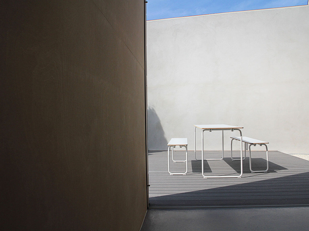 Terrasse grau modern mit splitterfreien WPC Dielen