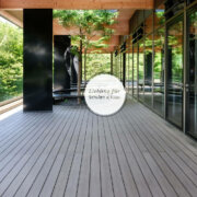 Beste Schul-Terrasse mit Premium WPC Dielen, prämiertes Design der Schulterasse