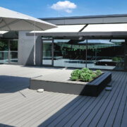 Design Gewinner beste WPC Terrasse einer Schule - modernes Design, splitterfreie graue Dielen